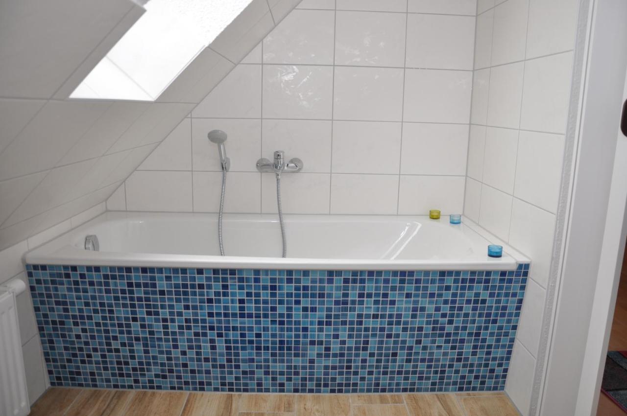Ferienhaus Mueritzzauber / 1 Zimmer Dachgeschoss-Appartement Рёбель Экстерьер фото